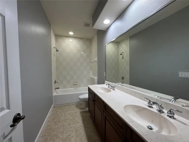 bathroom 4 upstairs