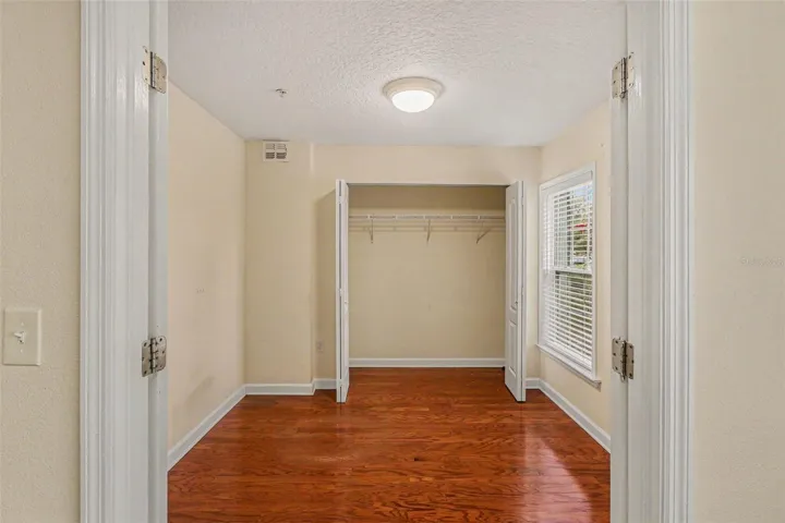 Flex room with a closet space-Nice feature