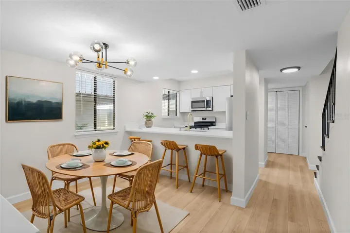 Virtually staged dining room