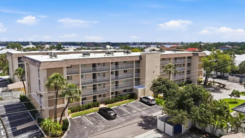 995 Laguna Dr, #103