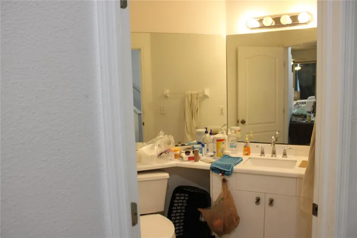 1st Floor Bathroom (Powder Room)