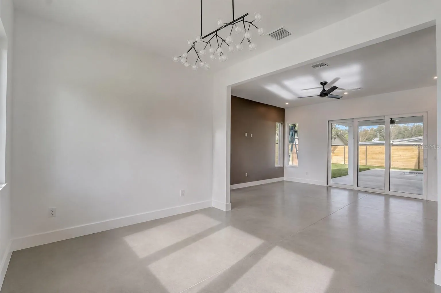 Concrete floor light, color- virtually redone