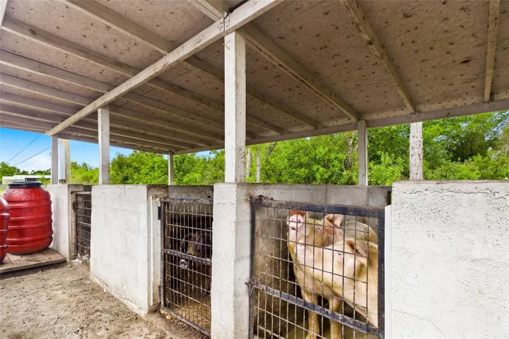 Solid pig pen, can be used for other small livestock