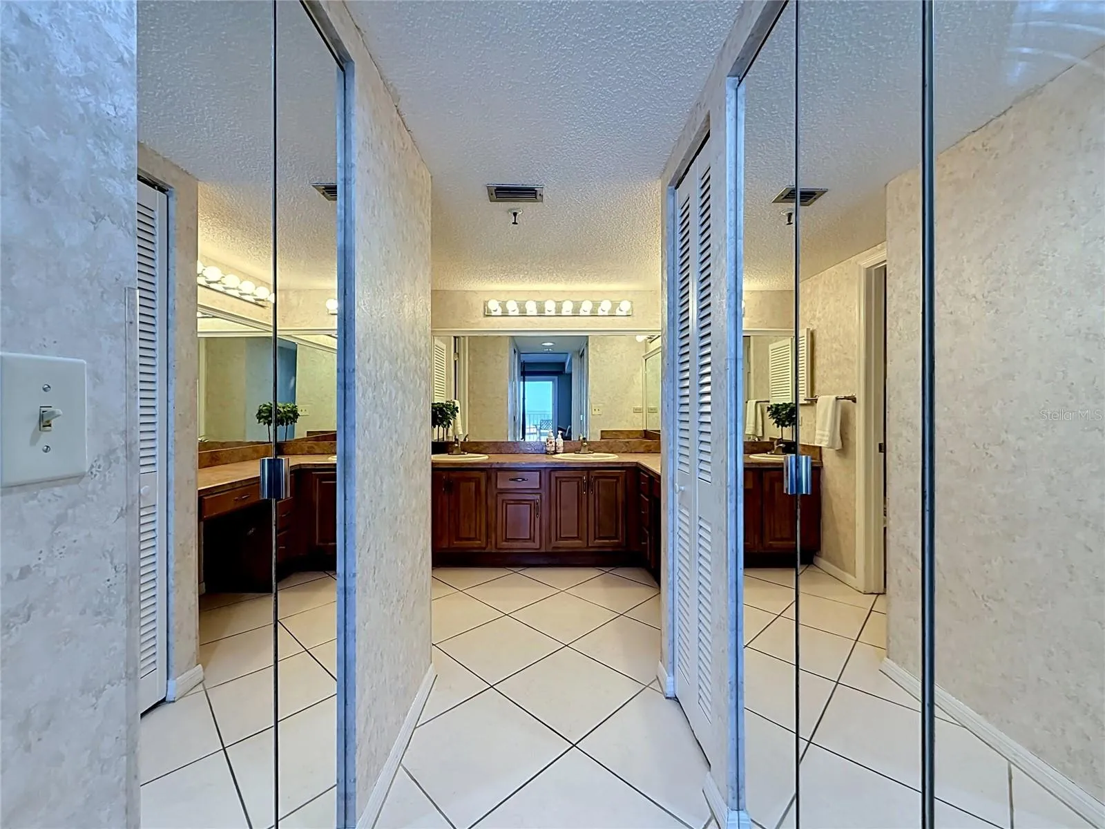Primary Bathroom/Dual Closets