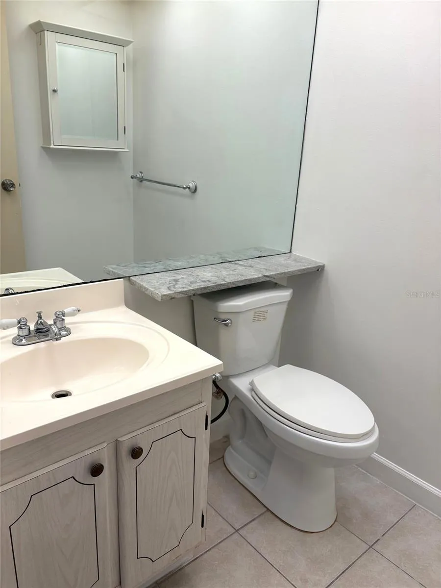 Guest bathroom, convenient for company.