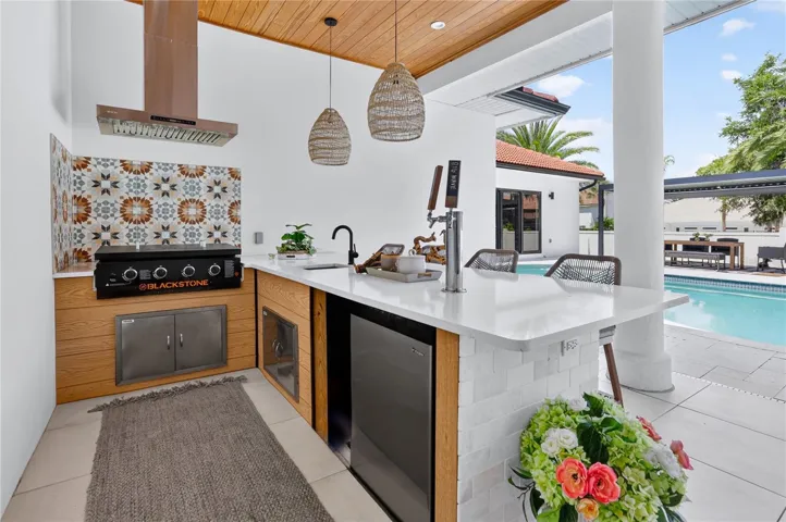 Summer kitchen & bar