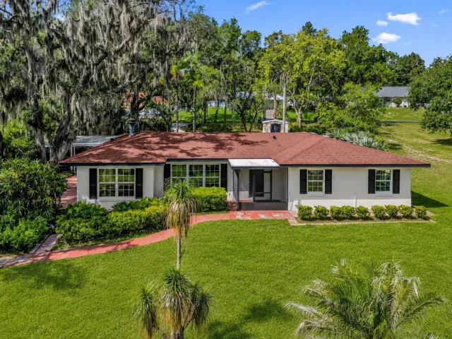 Welcome home to this beautifully renovated Clermont home