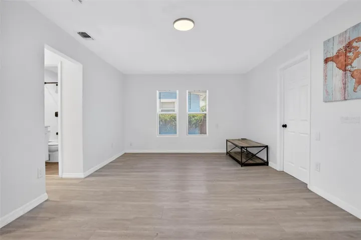 living room not virtually staged