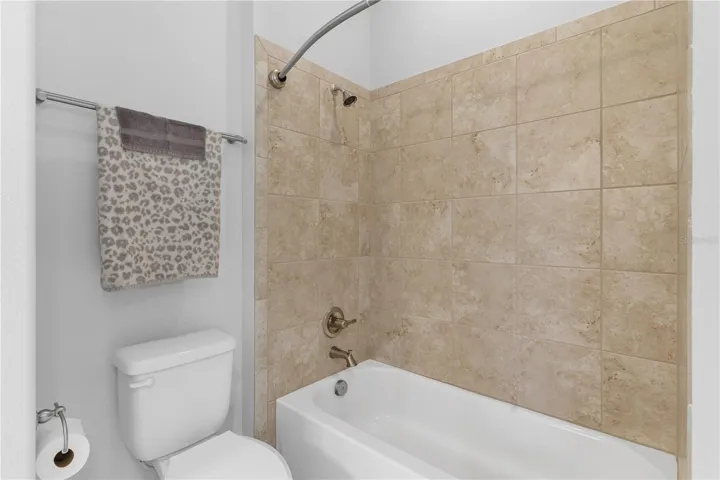 En suite bathroom 2