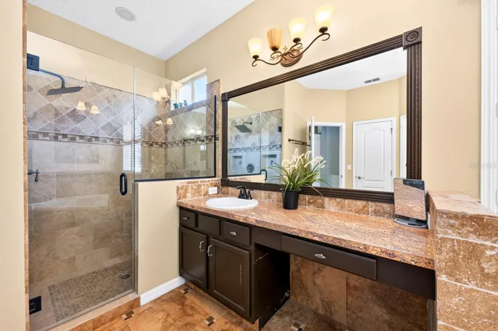 Primary en-suite bath.