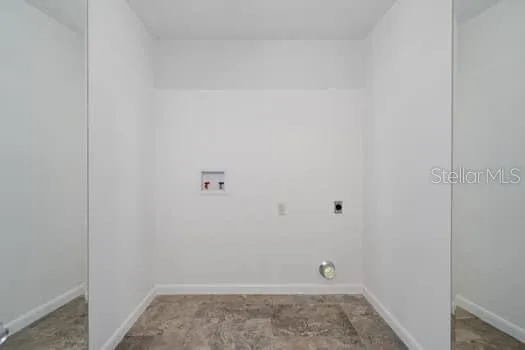 laundry hookups in closet primary bedroom