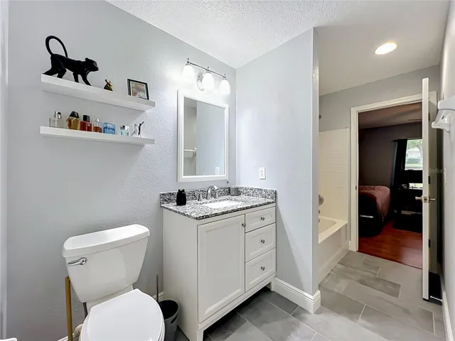 Jack and Jill guest bath