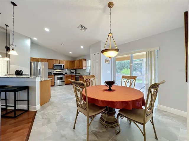 Eat-in Kitchen/Dining