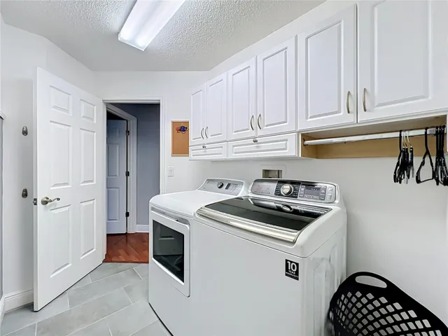 Laundry Room with cabinets