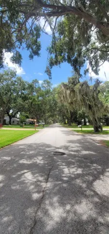 Clean and quiet neighborhood setting with a relaxing natural vibe.