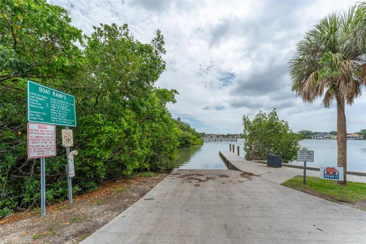 Boat ramp 3 minutes away.