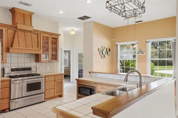 KITCHEN