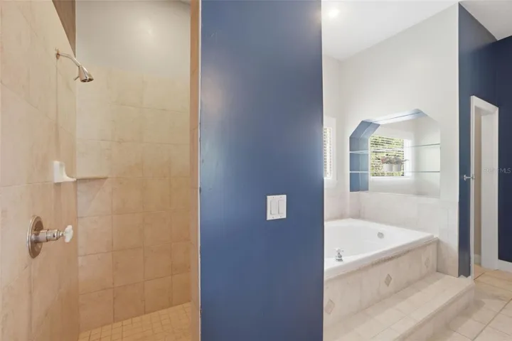 PRIMARY TUB/SEPARATE SHOWER