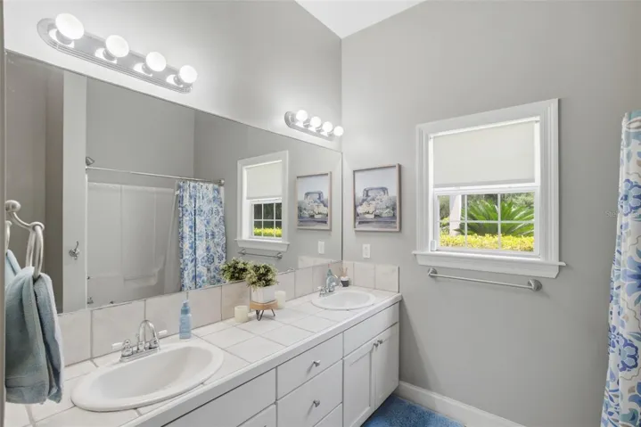 BATHROOM 2