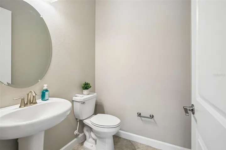 1/2 Bathroom