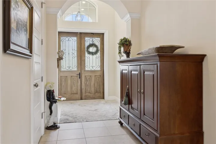 Foyer with arch over wide entry way