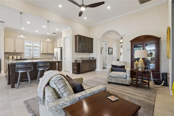 Stunning arch way to living area.