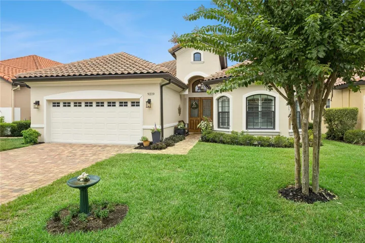 Custom Built 2072 SF 3B 2B 1/2 Bath