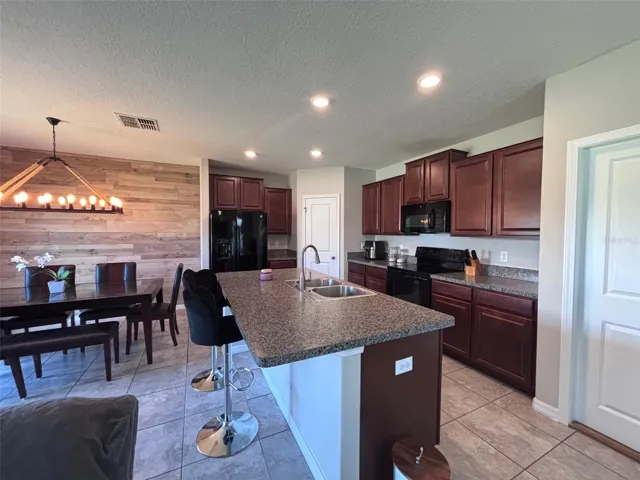 Solid Wood Kitchen Cabinets