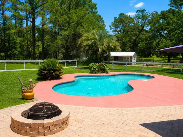 Pool & Firepit