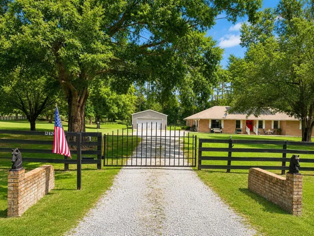 Gate