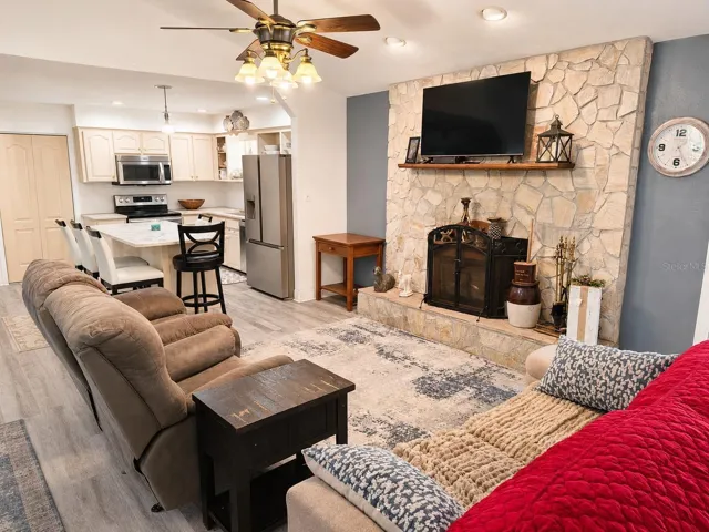 Family Room - Kitchen