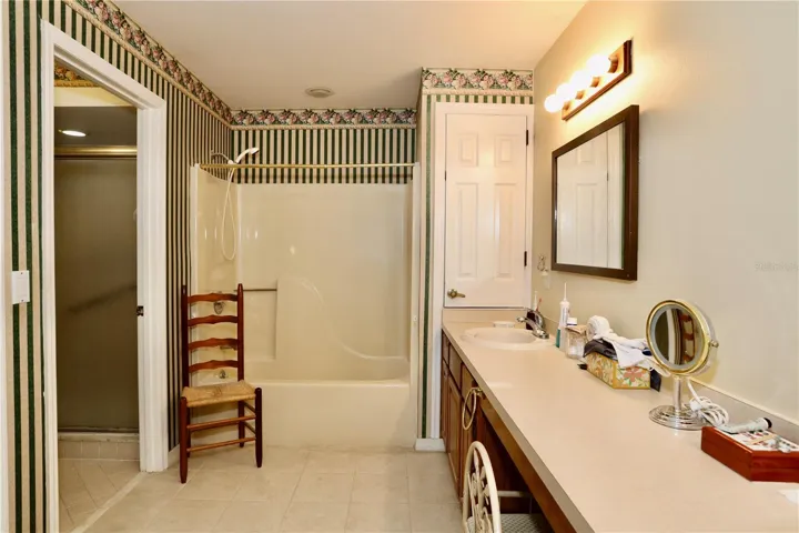 en suite bathroom