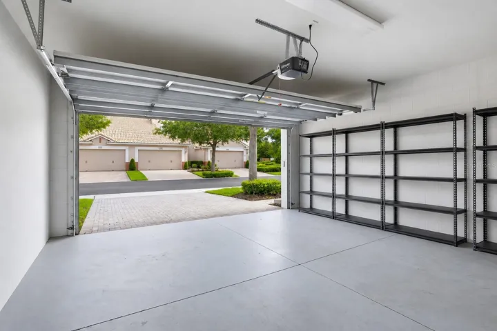 Garage with items removed 9staged)
