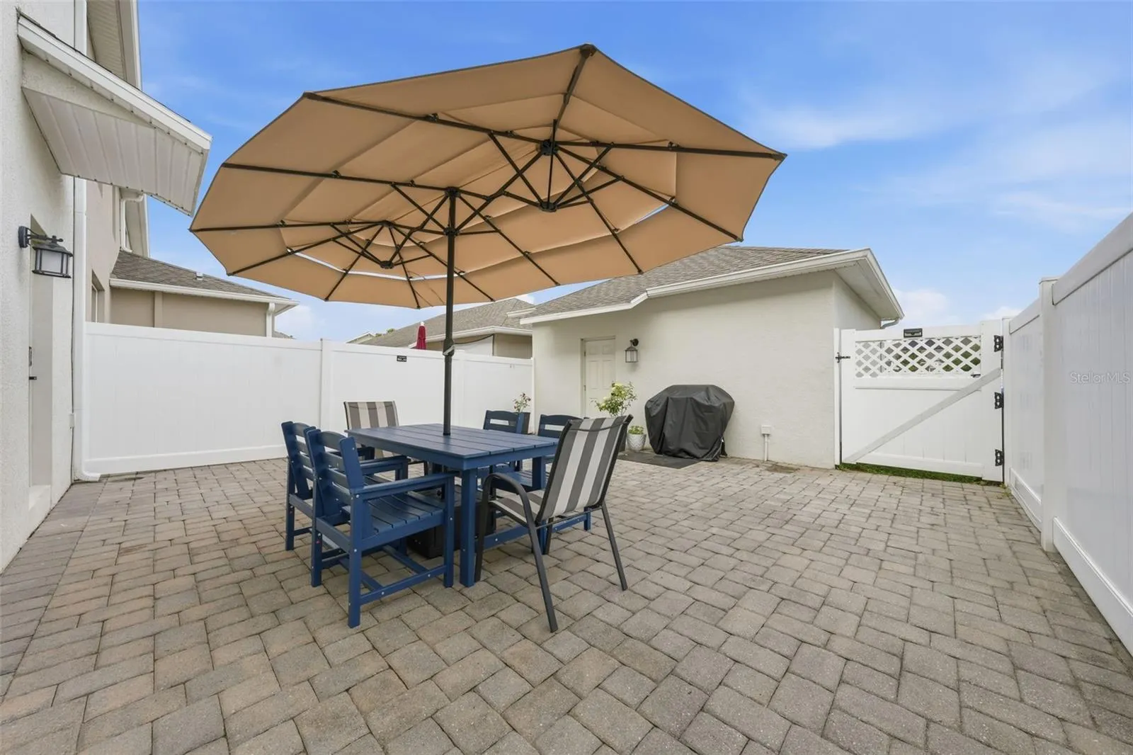 Courtyard between kitchen and garage
