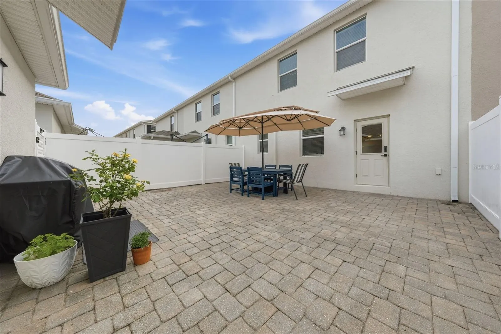 Courtyard between kitchen and garage