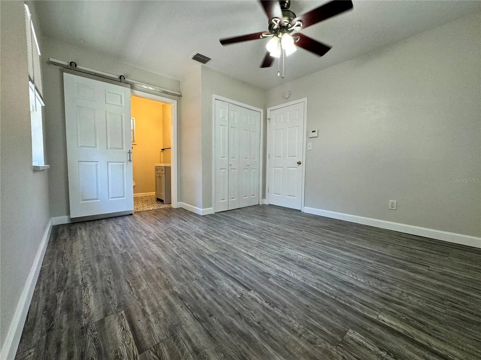 260 bedroom with ensuite