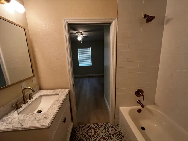 2010 ensuite bathroom