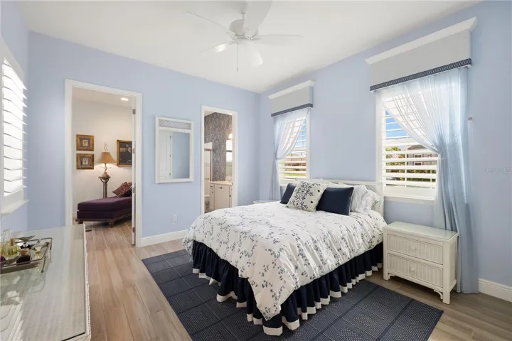 Secondary bedroom with en-suite bathroom and sitting rm