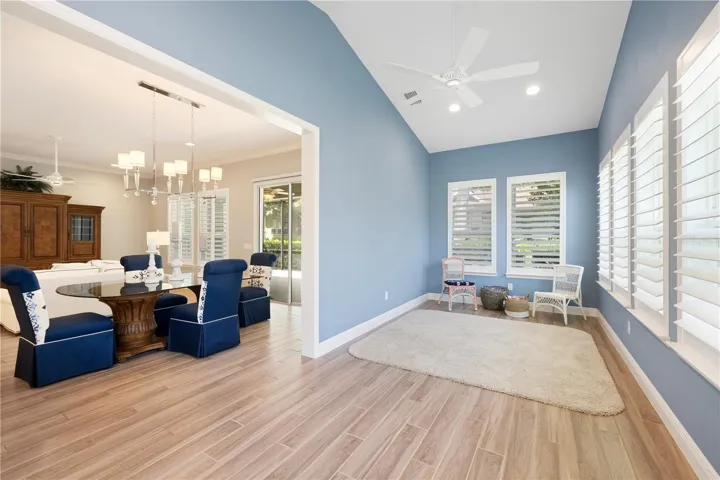 Flex space that could be office, game room, exercise room...