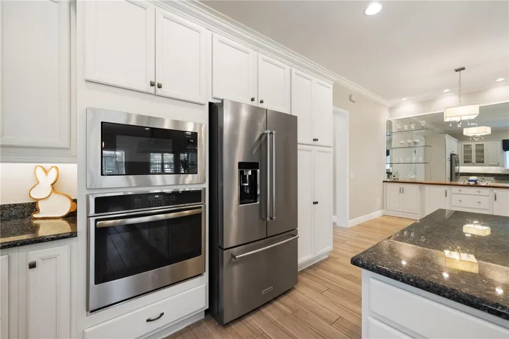 Convection oven, under cabinet lighting