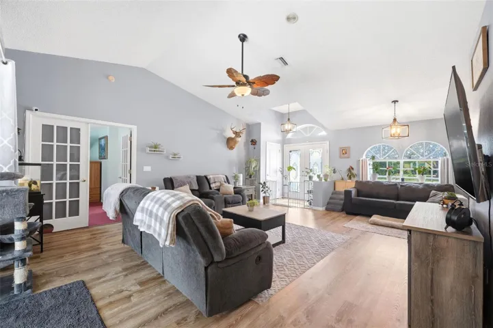 Living/Foyer