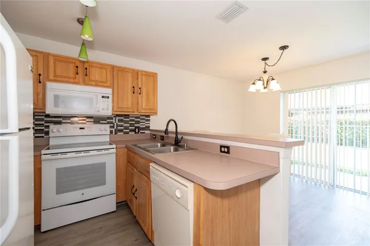 KITCHEN OVERLOOKING DINING OR FLEX PLACE