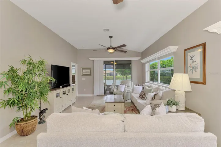 Very Light and Bright, Peacefully Pond Views!