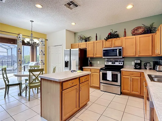Spacious Kitchen with Breakfast Bar