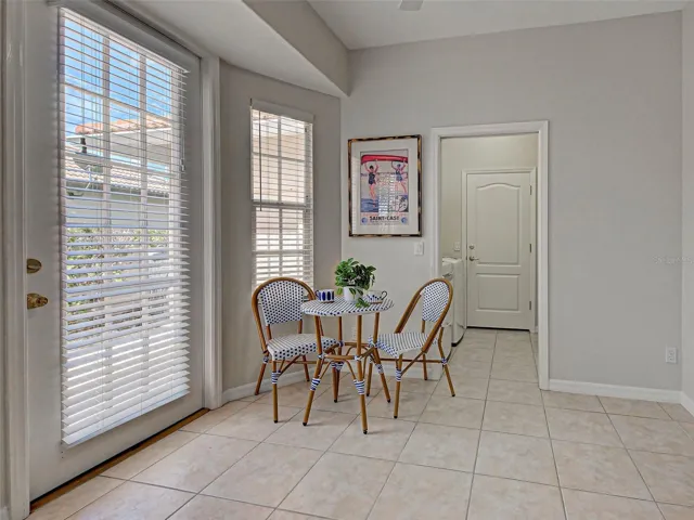 Eat in breakfast nook