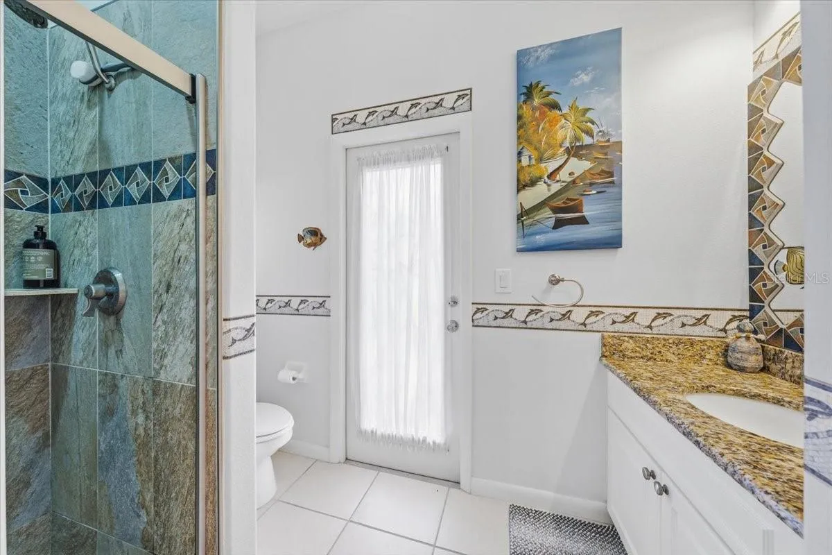 Bath 3, pool access