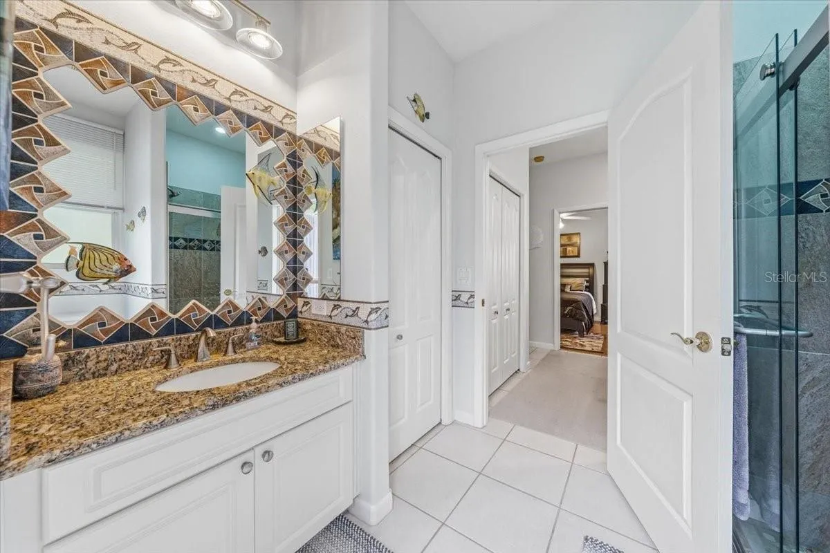 Bath 3, pool access