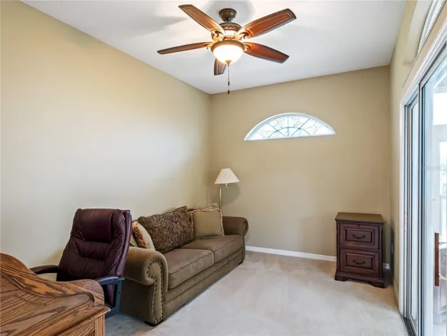 Bonus room with sliding doors to covered lanai.
