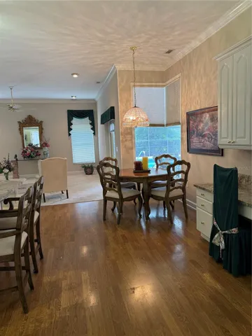 Kitchen breakfast nook and desk