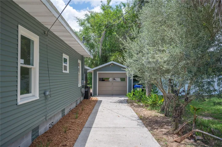 Detached garage